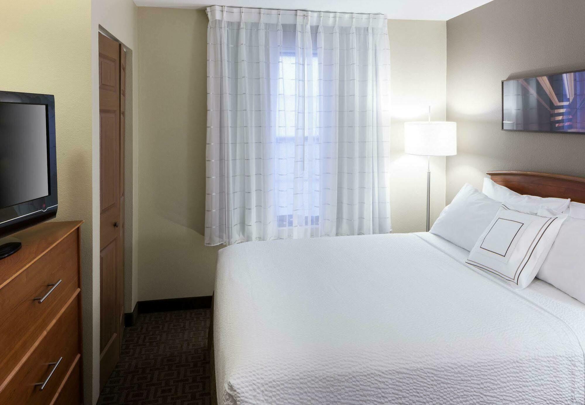 Towneplace Suites By Marriott Austin Arboretum/The Domain Area Экстерьер фото